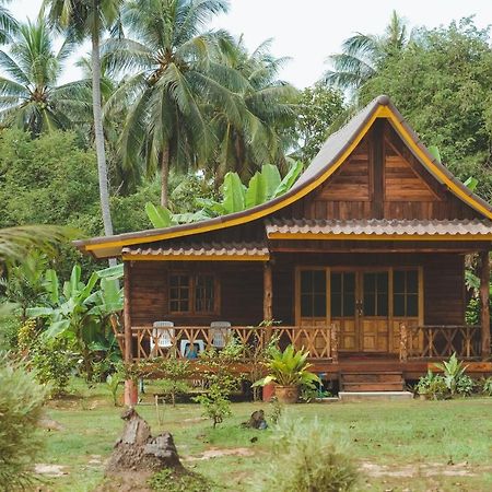 Kohjum Freedom Resort Koh Jum Eksteriør bilde