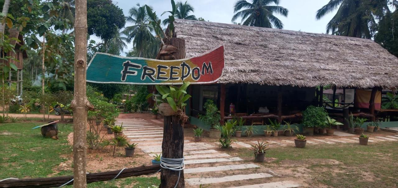 Kohjum Freedom Resort Koh Jum Eksteriør bilde