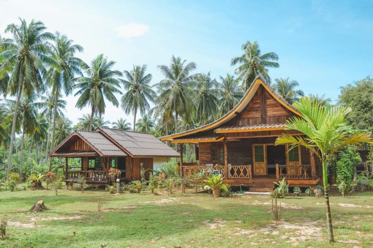 Kohjum Freedom Resort Koh Jum Eksteriør bilde