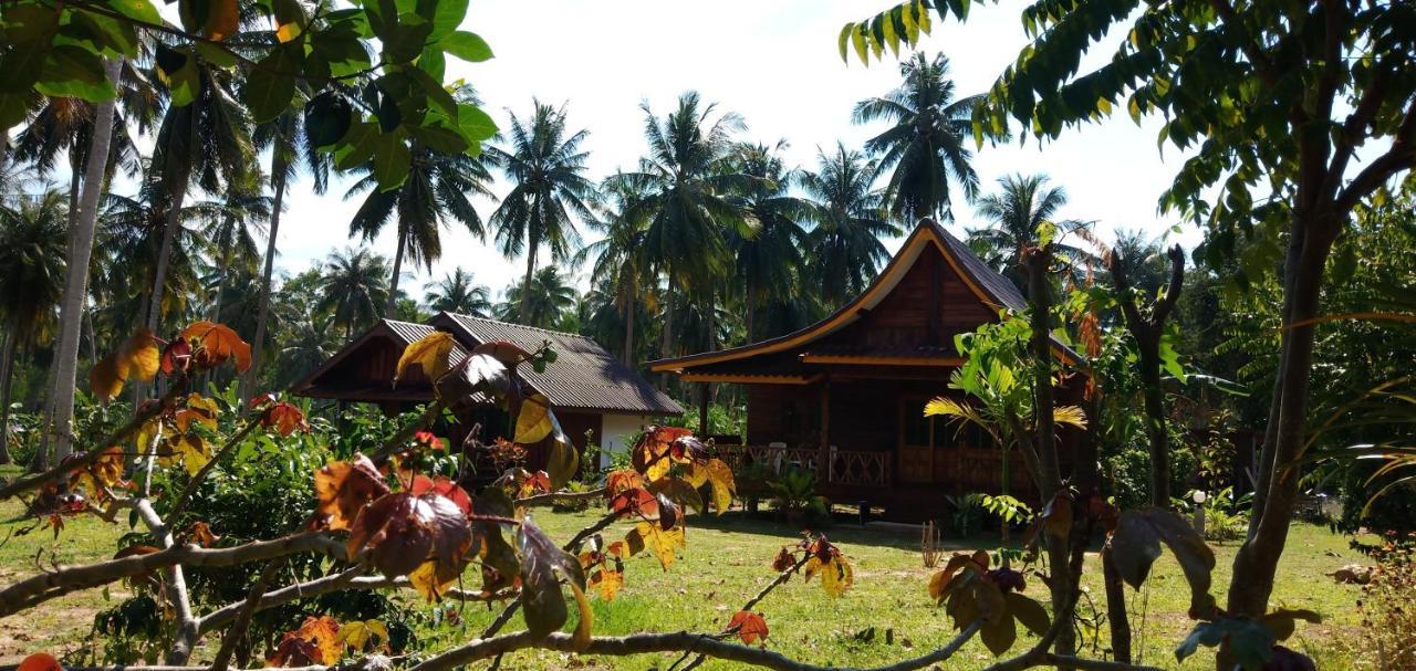 Kohjum Freedom Resort Koh Jum Eksteriør bilde