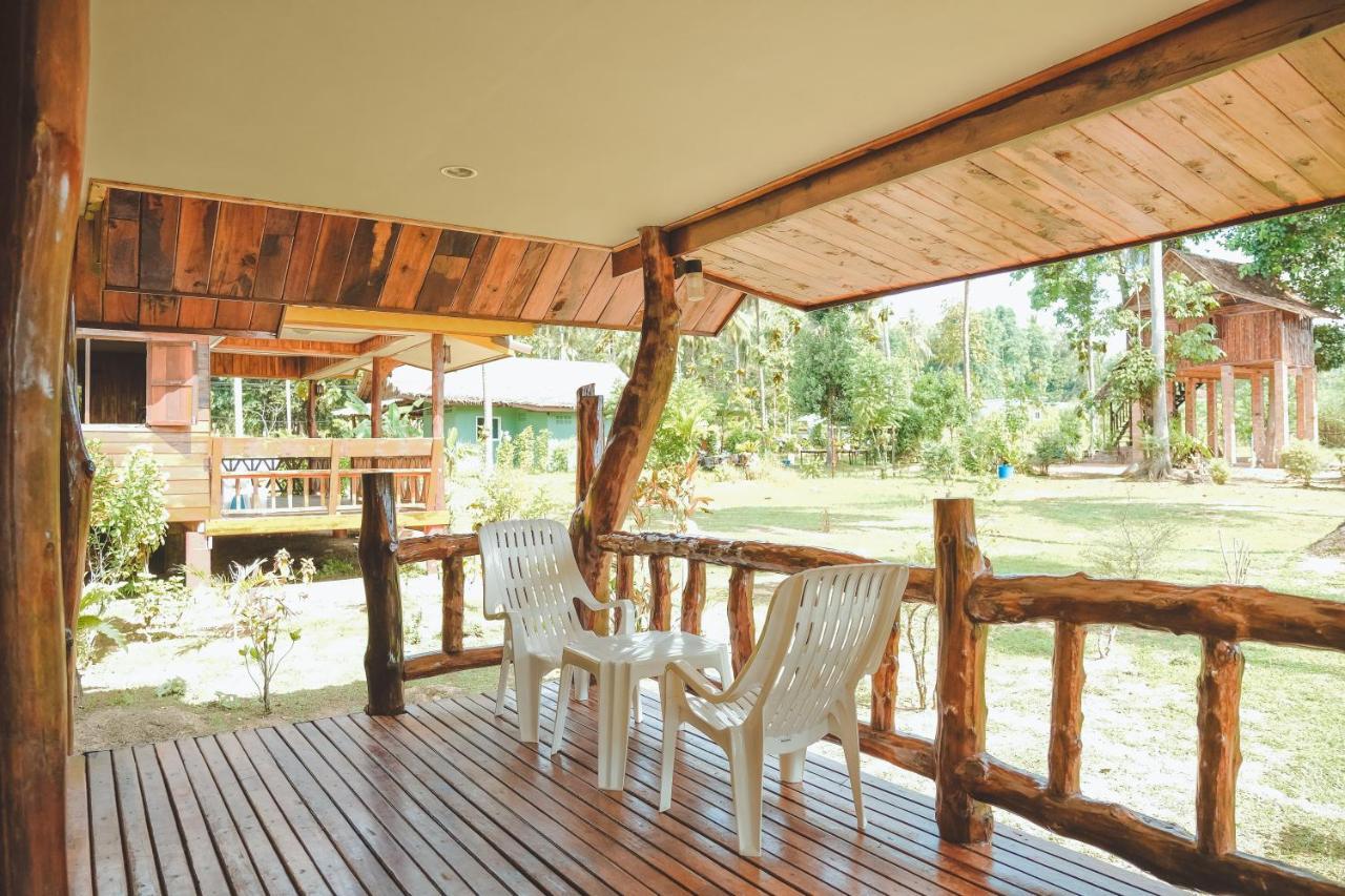Kohjum Freedom Resort Koh Jum Eksteriør bilde