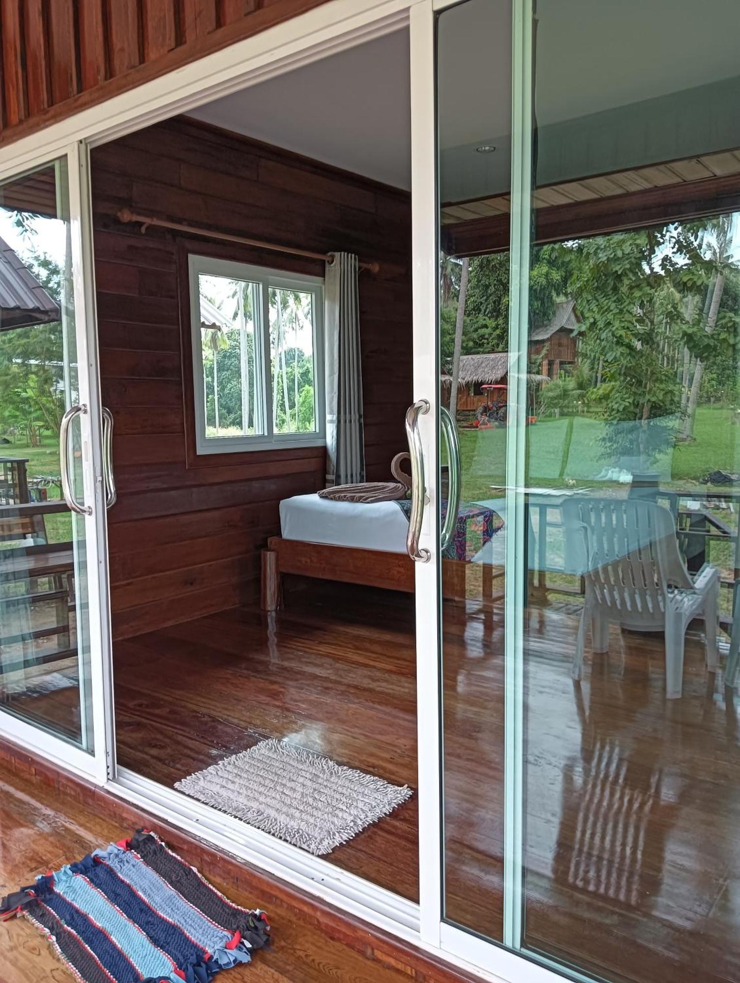Kohjum Freedom Resort Koh Jum Eksteriør bilde