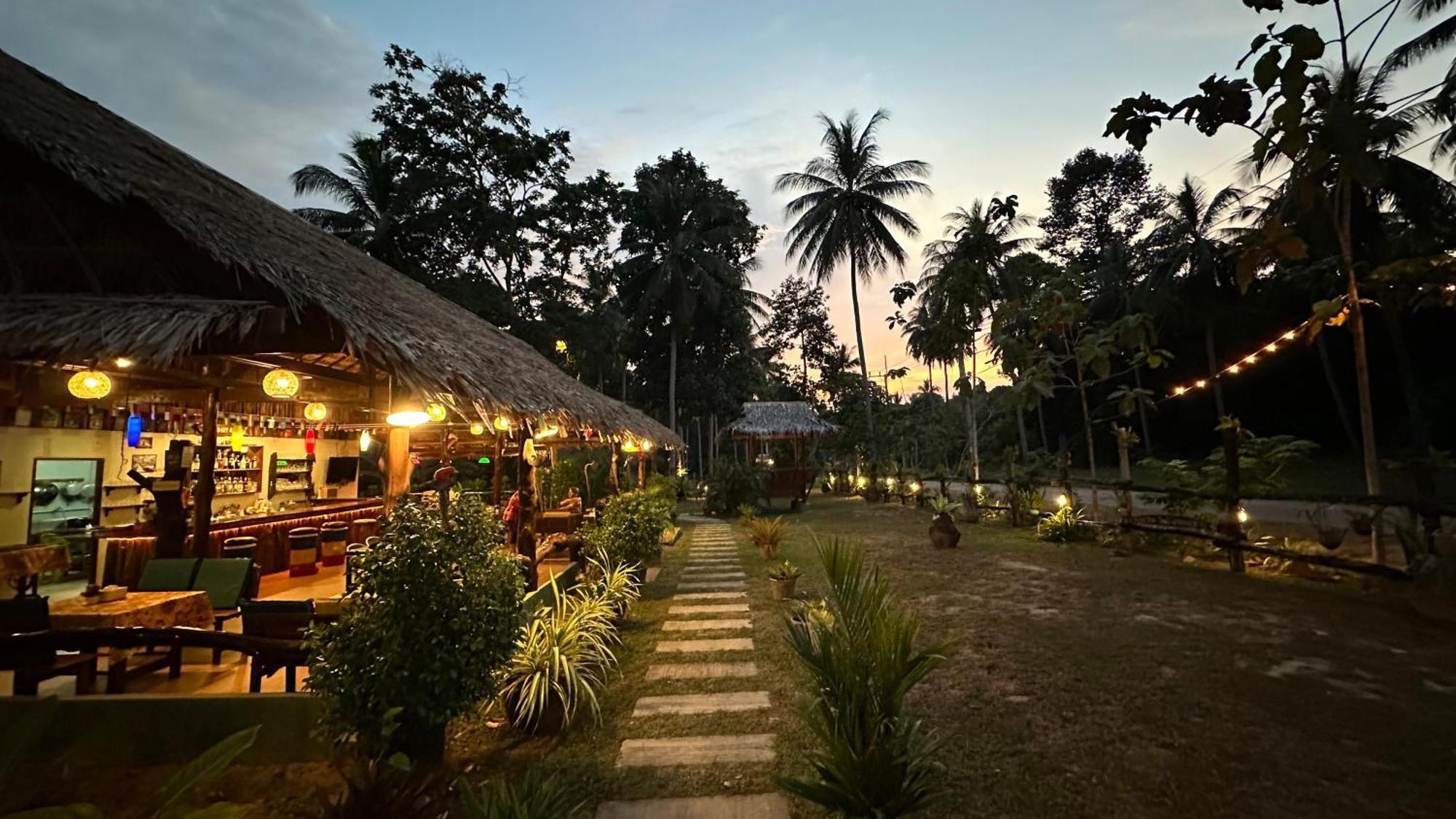 Kohjum Freedom Resort Koh Jum Eksteriør bilde