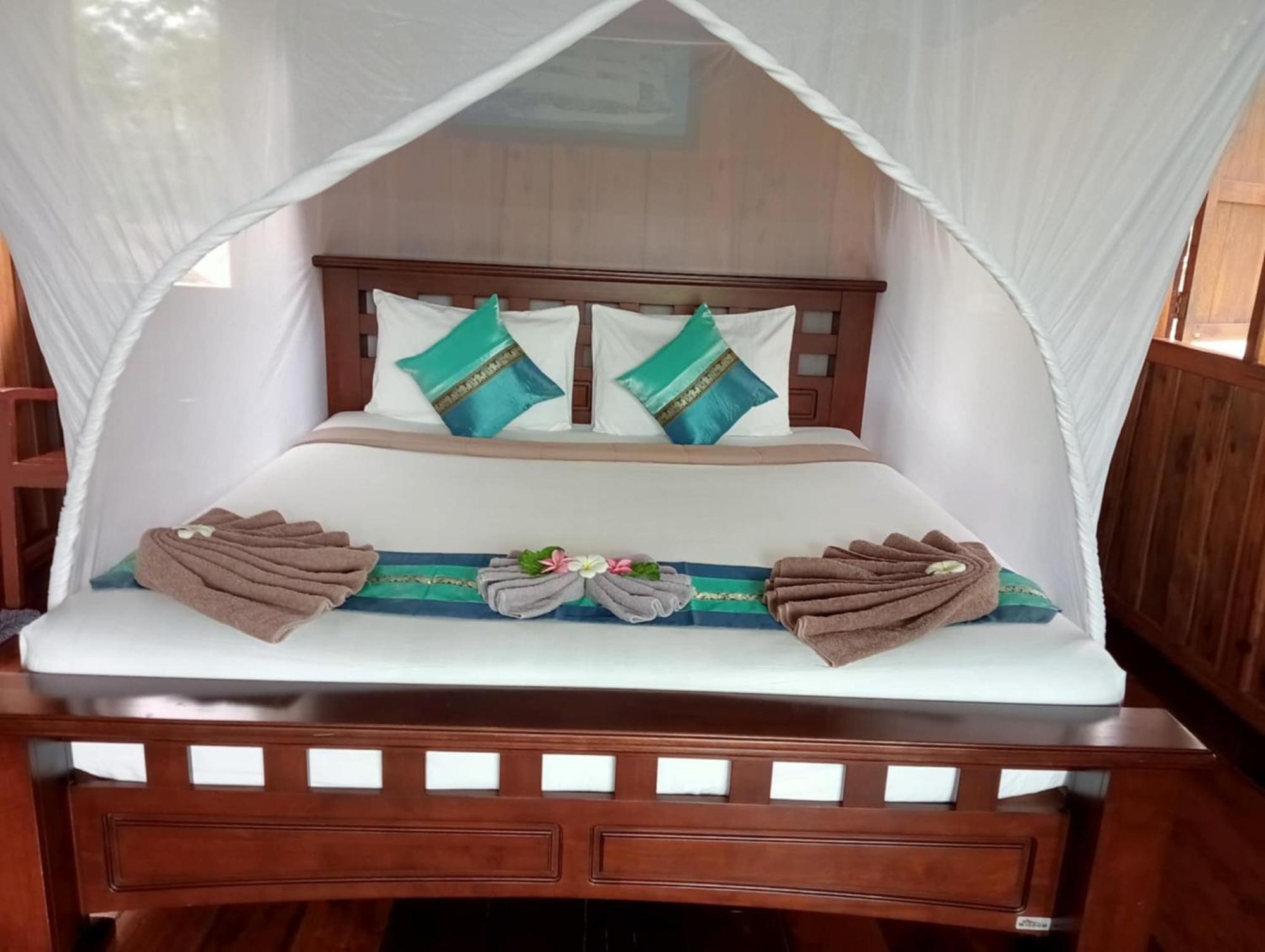 Kohjum Freedom Resort Koh Jum Eksteriør bilde
