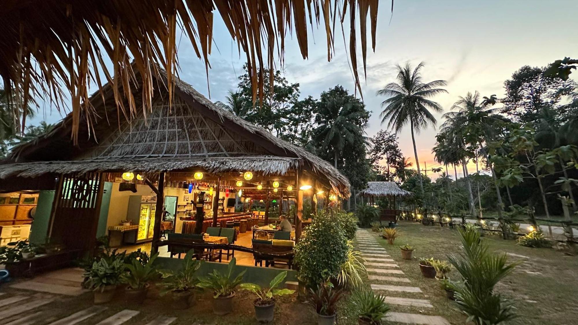 Kohjum Freedom Resort Koh Jum Eksteriør bilde