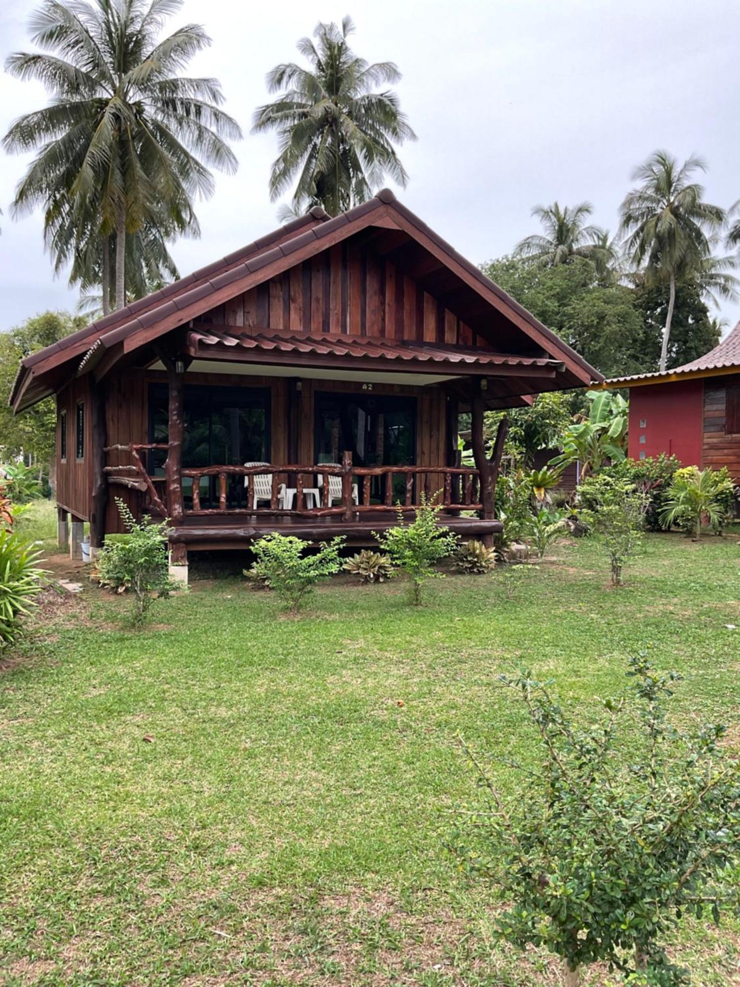 Kohjum Freedom Resort Koh Jum Eksteriør bilde